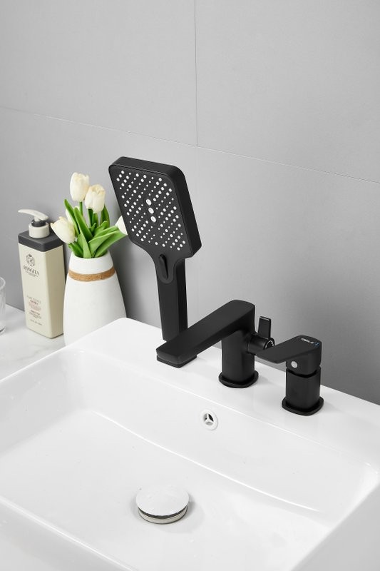 Смеситель на борт ванны BELZ B715 B66715-7 черный