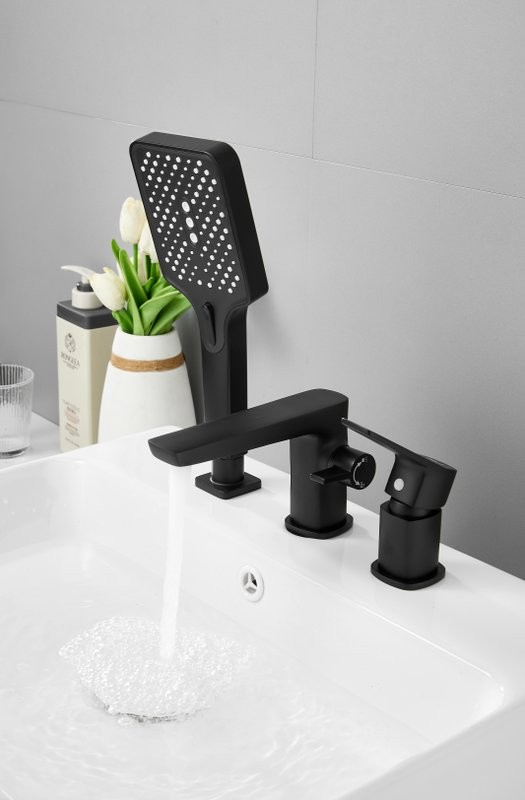 Смеситель на борт ванны BELZ B715 B66715-7 черный