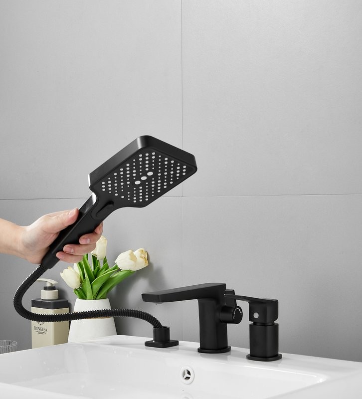 Смеситель на борт ванны BELZ B715 B66715-7 черный