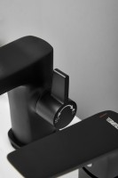 Смеситель на борт ванны BELZ B715 B66715-7 черный