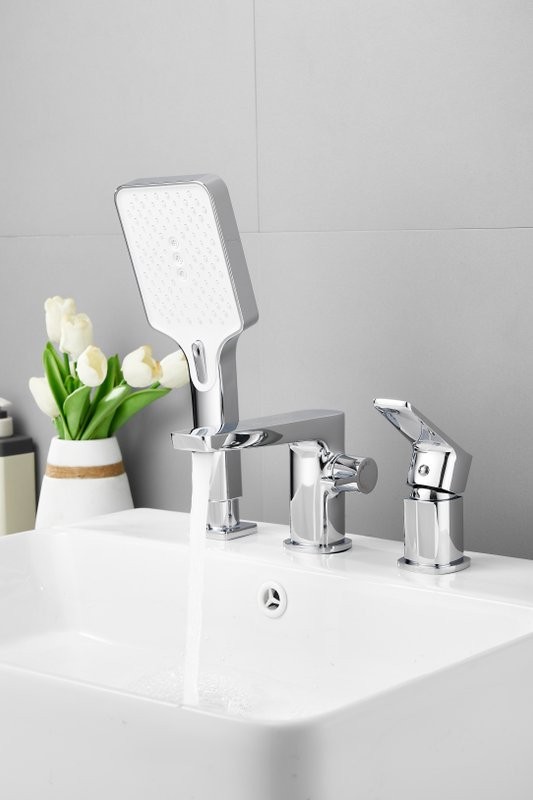 Смеситель на борт ванны BELZ B715 B66715 хром