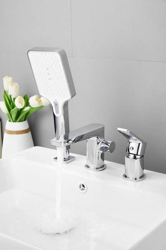 Смеситель на борт ванны BELZ B715 B66715 хром