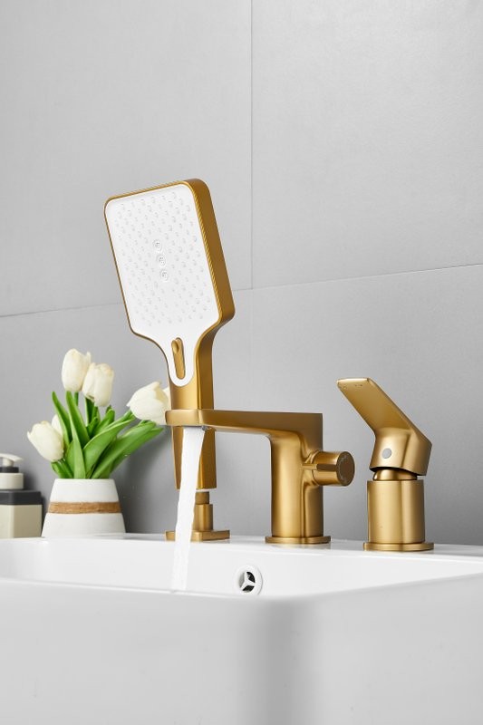 Смеситель на борт ванны BELZ B715 B66715-5 золото