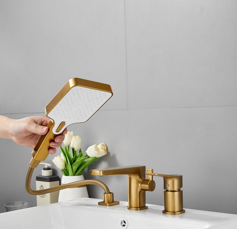 Смеситель на борт ванны BELZ B715 B66715-5 золото