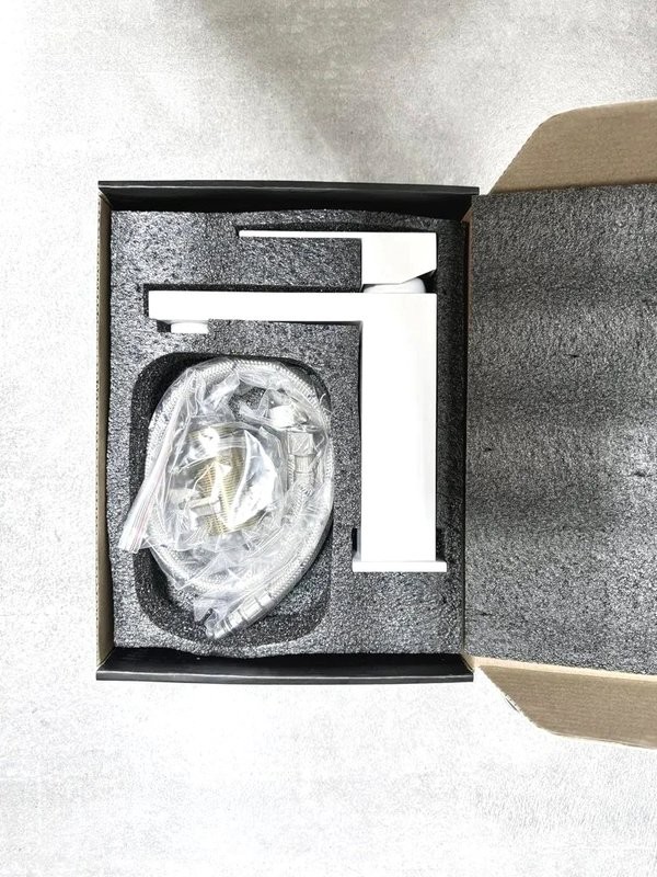 Смеситель для раковины BELZ B10817-8 белый