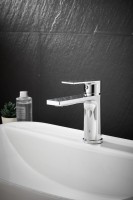 Смеситель для раковины BELZ B10678 хром Смеситель для раковины BELZ B10678 хром