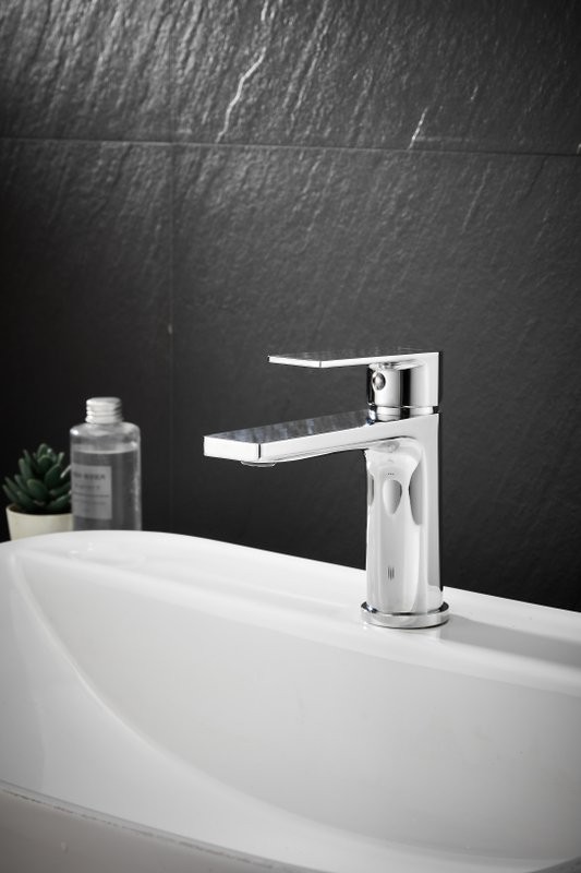 Смеситель для раковины BELZ B10678 хром