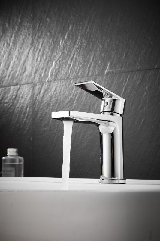 Смеситель для раковины BELZ B10678 хром