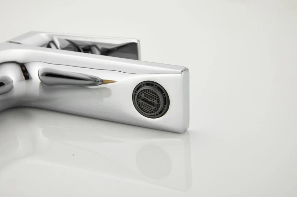 Смеситель для раковины BELZ B10678 хром