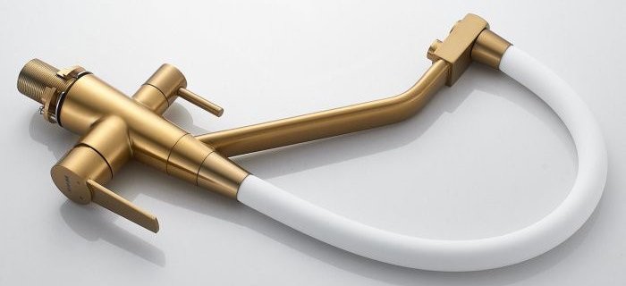 Смеситель для кухни Shevanik S968G с гибким изливом, золотой сатин