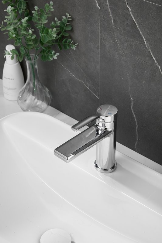 Смеситель для раковины BELZ B10612 хром