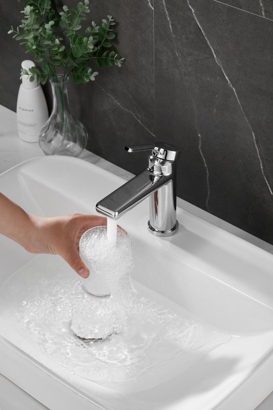 Смеситель для раковины BELZ B10612 хром