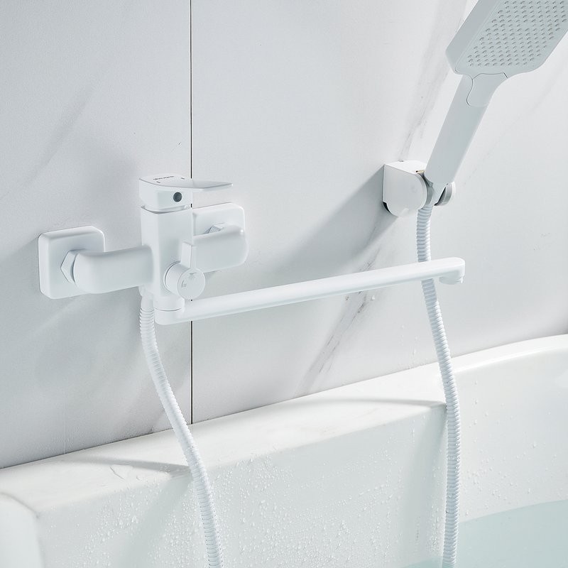 Смеситель с длинным изливом для ванны Shevanik S9922C белый