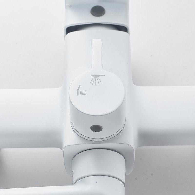 Смеситель с длинным изливом для ванны Shevanik S9922C белый