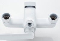 Смеситель с длинным изливом для ванны Shevanik S9922C белый Смеситель с длинным изливом для ванны Shevanik S9922C белый