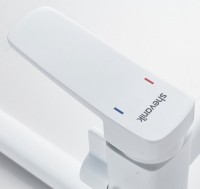 Смеситель с длинным изливом для ванны Shevanik S9922C белый Смеситель с длинным изливом для ванны Shevanik S9922C белый