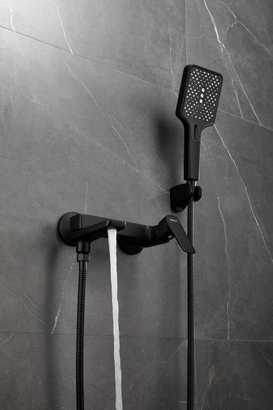 Смеситель для ванны с душем BELZ B715 B60715-7 черный