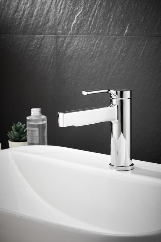 Смеситель для раковины BELZ B12612 хром