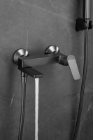 Смеситель для ванны с душем BELZ B715 B60715-3 оружейная сталь Смеситель для ванны с душем BELZ B715 B60715-3 оружейная сталь