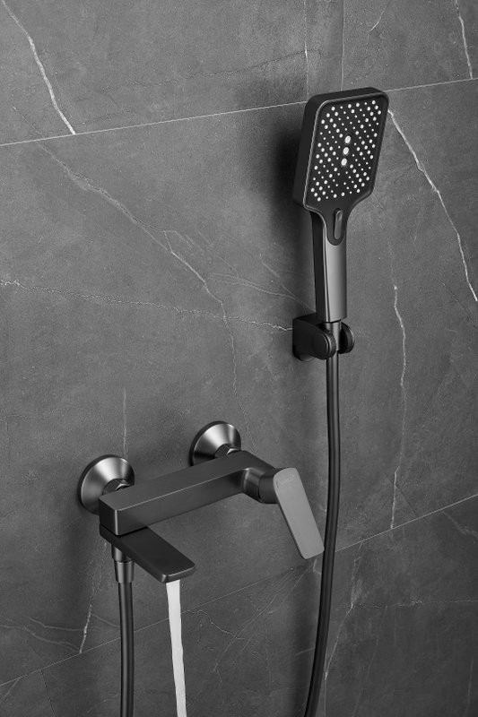 Смеситель для ванны с душем BELZ B715 B60715-3 оружейная сталь