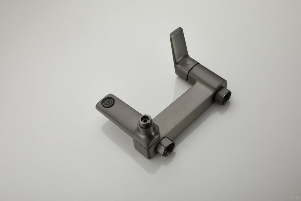 Смеситель для ванны с душем BELZ B715 B60715-3 оружейная сталь