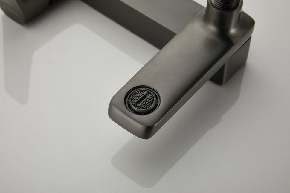 Смеситель для ванны с душем BELZ B715 B60715-3 оружейная сталь