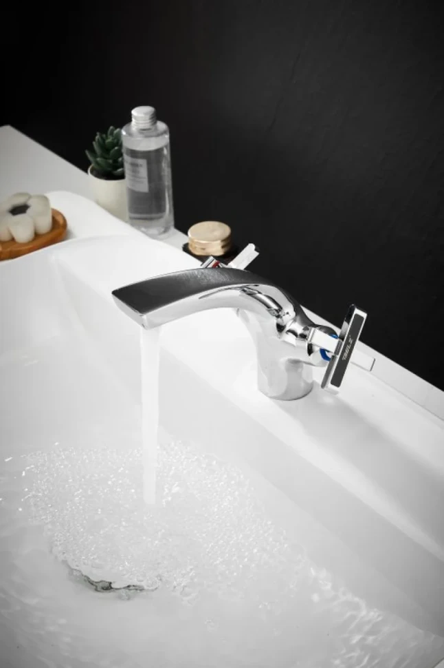 Смеситель для раковины BELZ B10832 хром