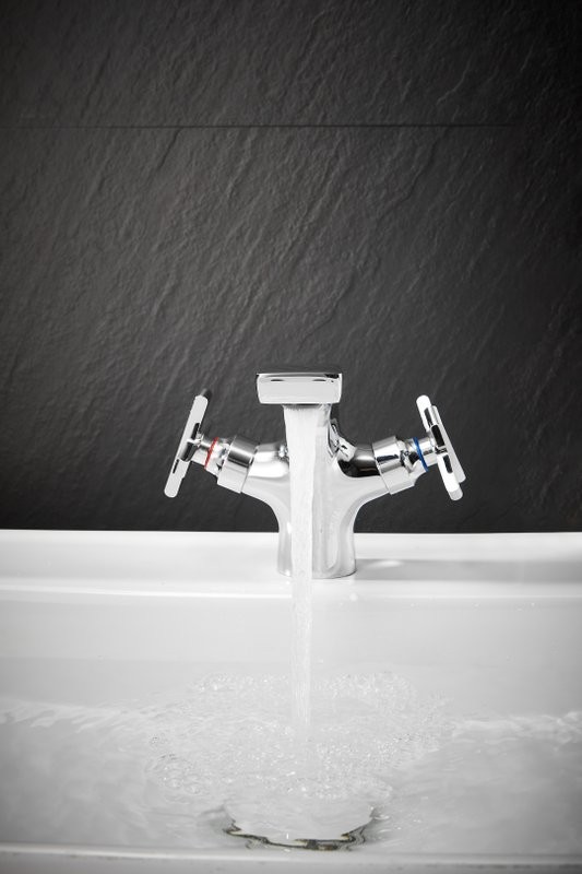 Смеситель для раковины BELZ B10832 хром