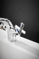 Смеситель для раковины BELZ B10832 хром Смеситель для раковины BELZ B10832 хром