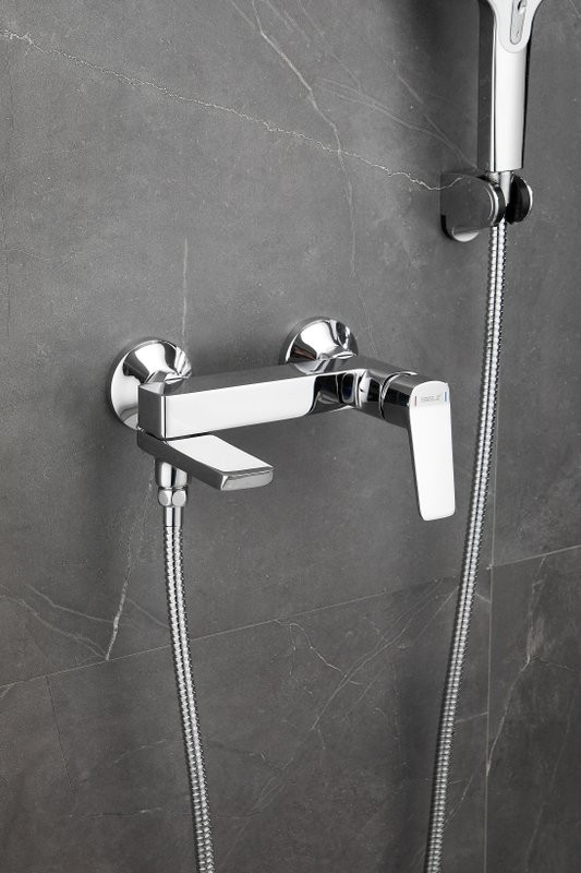 Смеситель для ванны с душем BELZ B715 B60715 хром