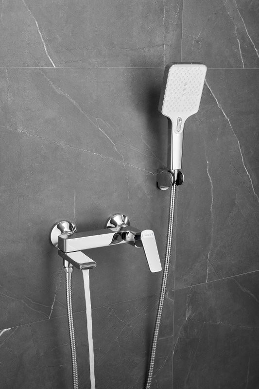 Смеситель для ванны с душем BELZ B715 B60715 хром