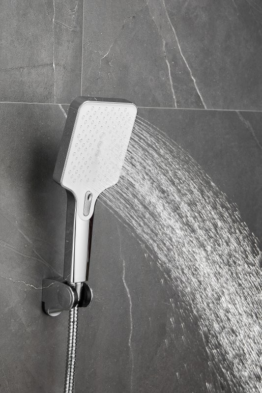 Смеситель для ванны с душем BELZ B715 B60715 хром