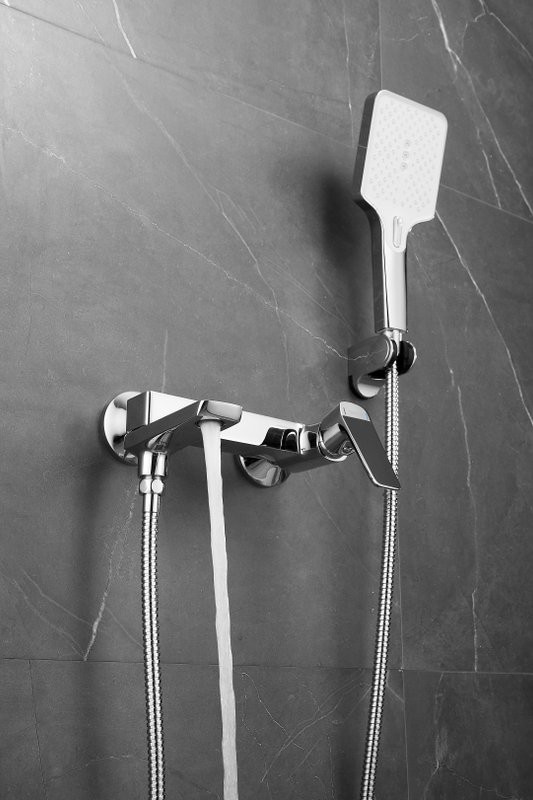 Смеситель для ванны с душем BELZ B715 B60715 хром