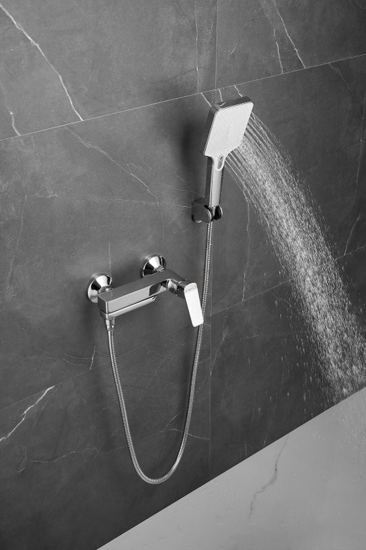 Смеситель для ванны с душем BELZ B715 B60715 хром