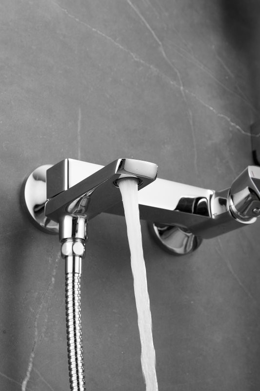 Смеситель для ванны с душем BELZ B715 B60715 хром