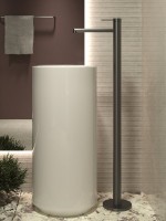 Напольный смеситель для раковины Vincea Rim VFBF-2R1GM вороненая сталь Напольный смеситель для раковины Vincea Rim VFBF-2R1GM вороненая сталь