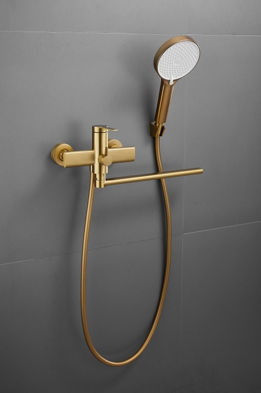 Смеситель с длинным изливом для ванны BELZ B813 B22813-5 золото