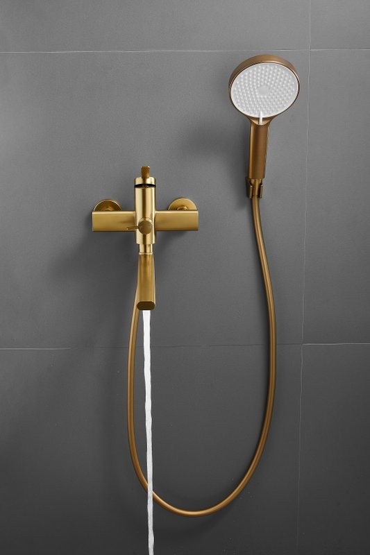 Смеситель с длинным изливом для ванны BELZ B813 B22813-5 золото