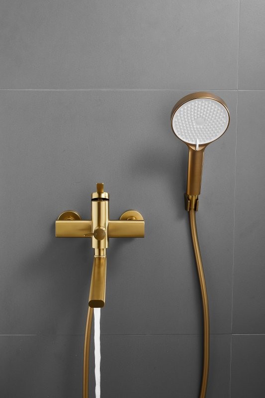 Смеситель с длинным изливом для ванны BELZ B813 B22813-5 золото