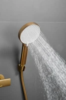 Смеситель с длинным изливом для ванны BELZ B813 B22813-5 золото Смеситель с длинным изливом для ванны BELZ B813 B22813-5 золото