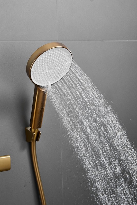 Смеситель с длинным изливом для ванны BELZ B813 B22813-5 золото