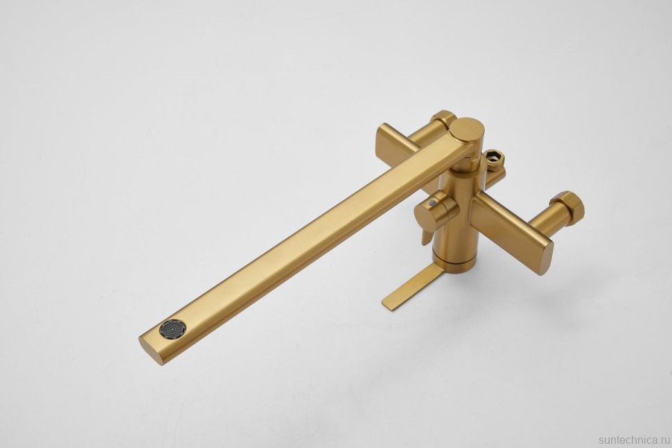 Смеситель с длинным изливом для ванны BELZ B813 B22813-5 золото
