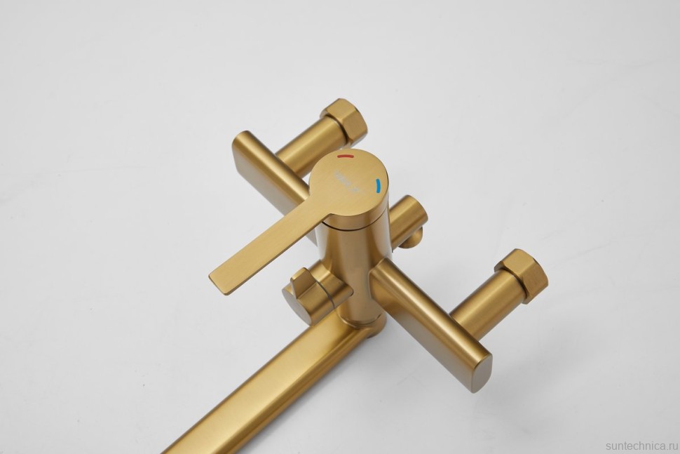 Смеситель с длинным изливом для ванны BELZ B813 B22813-5 золото