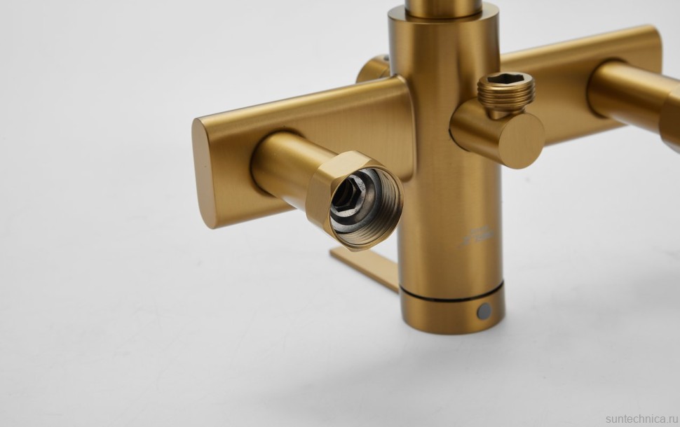 Смеситель с длинным изливом для ванны BELZ B813 B22813-5 золото