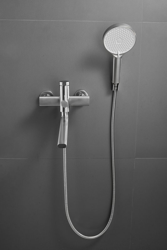 Смеситель с длинным изливом для ванны BELZ B813 B22813-1 сатин