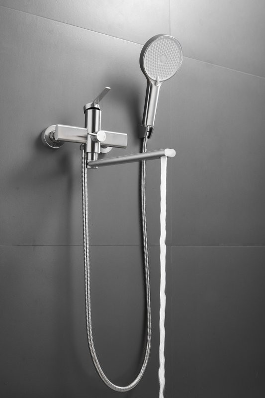 Смеситель с длинным изливом для ванны BELZ B813 B22813-1 сатин