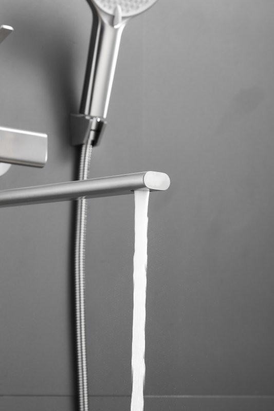 Смеситель с длинным изливом для ванны BELZ B813 B22813-1 сатин