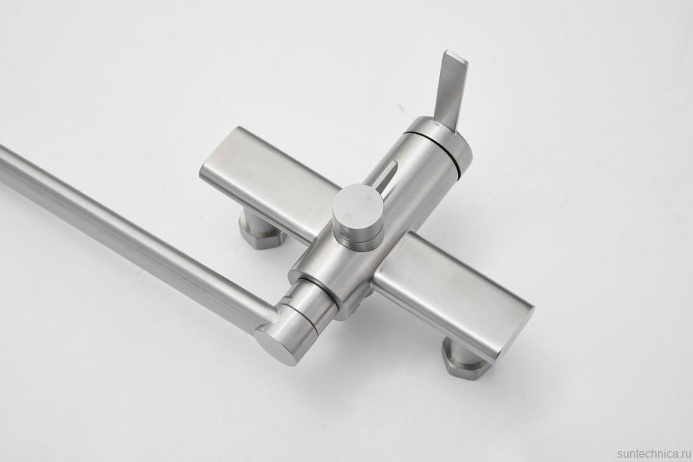 Смеситель с длинным изливом для ванны BELZ B813 B22813-1 сатин