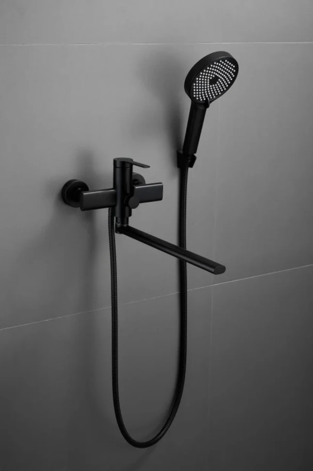 Смеситель с длинным изливом для ванны BELZ B813 B22813-7 черный