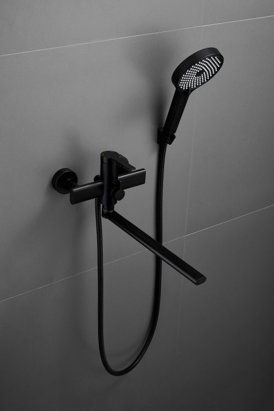 Смеситель с длинным изливом для ванны BELZ B813 B22813-7 черный